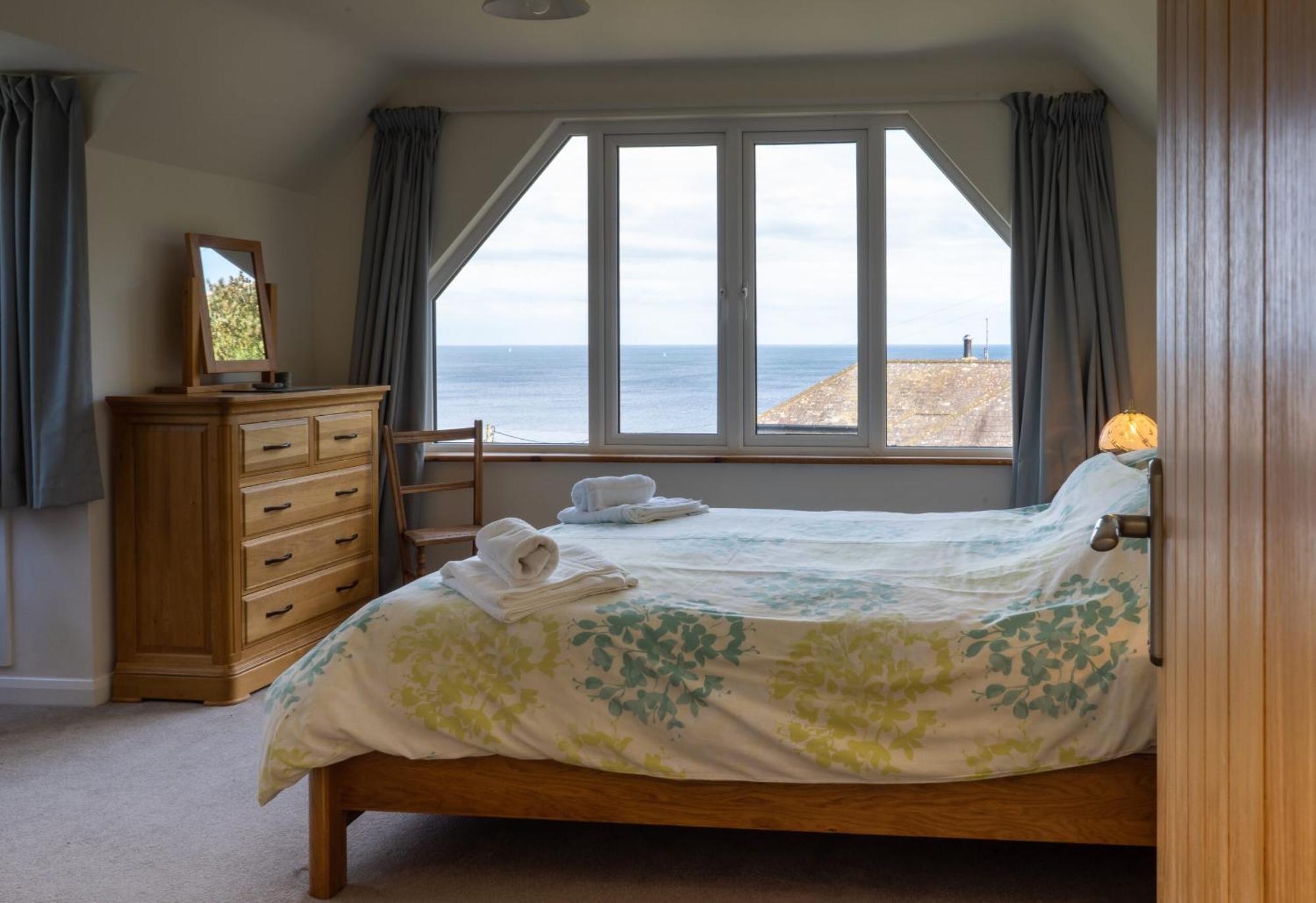 Spinnaker Cadgwith Holiday Home Bagian luar foto